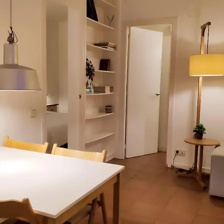 Rambla-plca Catalunya 2br Monthly -r.h דירה *