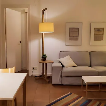 Rambla-plca Catalunya 2br Monthly -r.h דירה ברצלונה